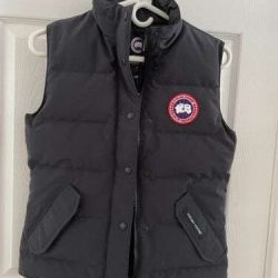 100% Auth Canada Goose Womens Navy Puff Pockets Outerwear Vest XS. Gift Idea!! Buy Online 