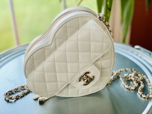CHANEL 22s QUILTED LAMBSKIN HEART WHITE LARGE BAG 100% AUTHENTIC Buy Online 